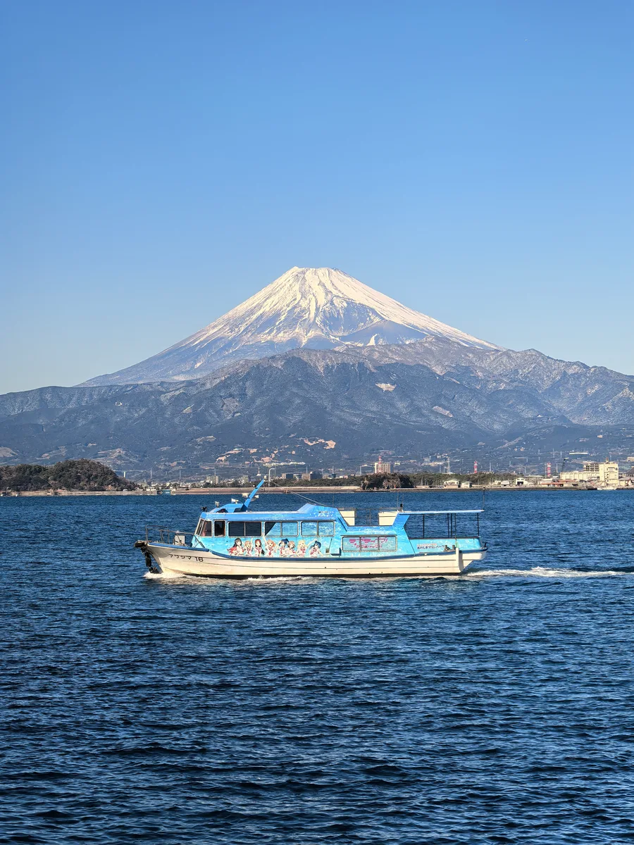 船、淡岛与富士山合影